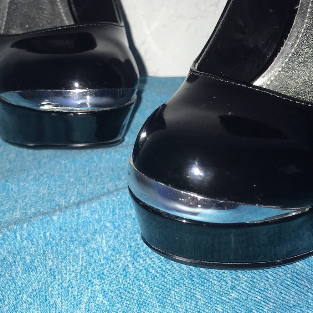 Black Basic High Heels With Silver Stripe ! - image 7